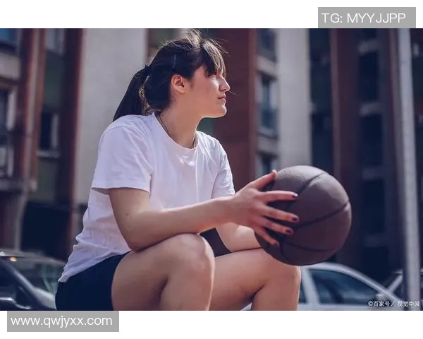 小个子女生篮球场穿搭指南轻松提升时尚感与运动魅力 小个子女生篮球场穿搭指南轻松提升时尚感与运动魅力